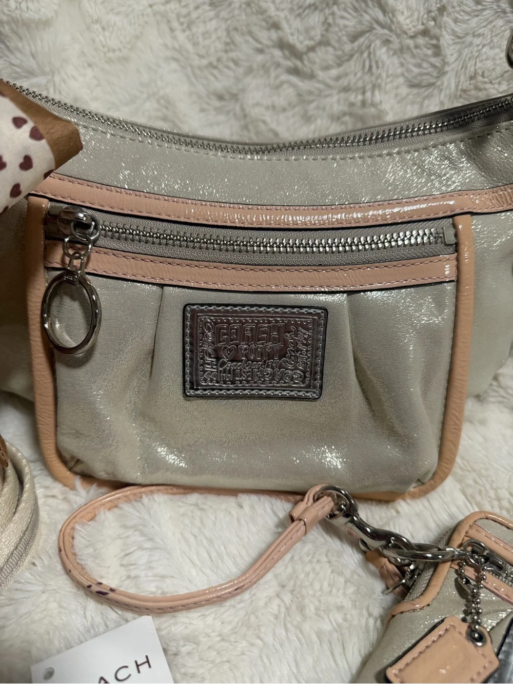 NWT! Y2K Coach Poppy sparkle groovy handbag features metallic W/wristlet